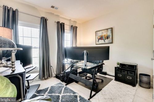 6857 Hartzell Hill Ln, Haymarket VA  20169-4944 exterior