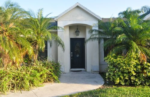 468 Prado Ave, Fort Pierce, FL 34983-8750