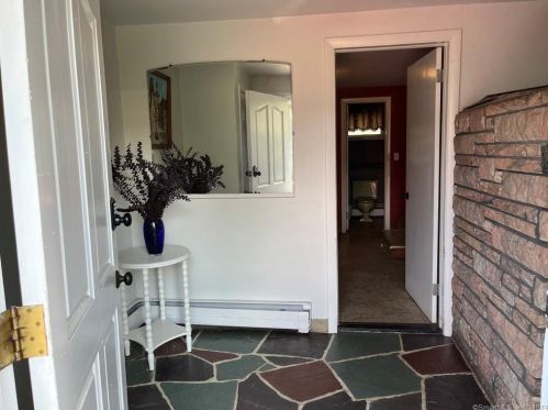 16 Gateswood Cir, Waterbury, CT 06706-2334