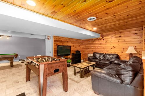 49 Sandy Ln, Dover NH  03820-5900 exterior