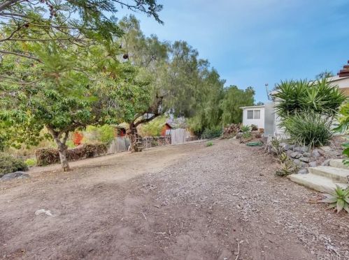 596 Vale Vw Dr, Vista CA  92081-6741 exterior