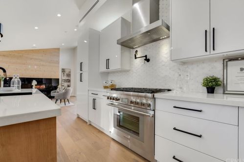 4709 Norwich Ave, Van Nuys CA  91403-2017 exterior