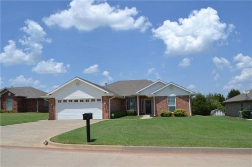 1210 Cambridge Dr, Shawnee OK  74804-2338 exterior