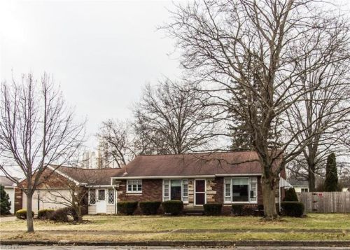 172 6th St, Brewster, OH 44613-1460