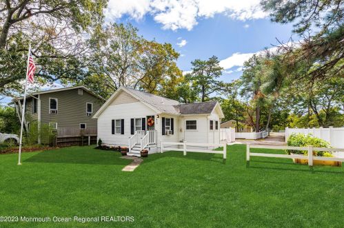 473 Mantoloking Rd, Bricktown, NJ 08723-5685