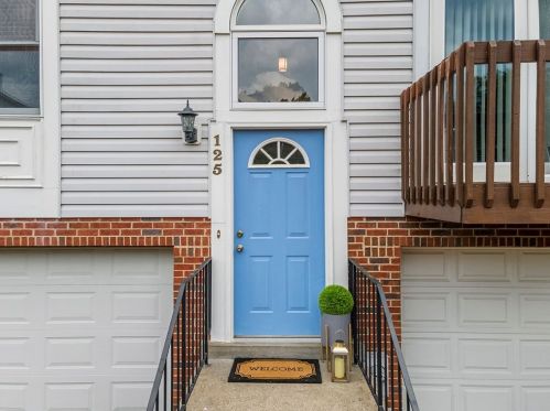 125 Parliament Pl, Pittsburgh, PA 15236-1677
