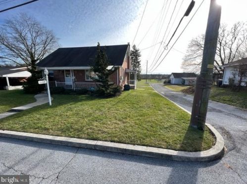 1704 Caracas Ave, Swatara, PA 17033-1111