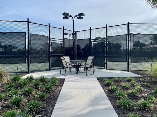 9407 Quarry Dr, Naples FL  34120-5223 exterior