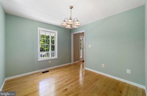 8819 Clinton Dr, Nokesville VA  20181-3205 exterior