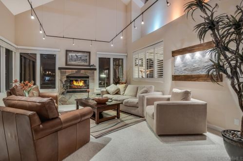 3637 Dove Holw Rd, Encinitas CA 92024-7248 exterior