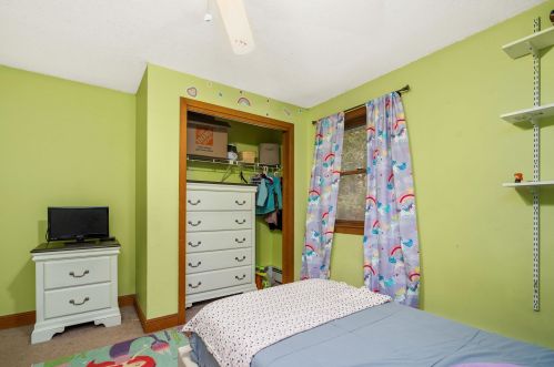 10 Lorri Rd, Derry NH  03038-4112 exterior