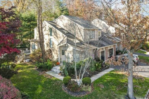 1 Whitman Ridge Dr, Huntington Station, NY 11747-1048