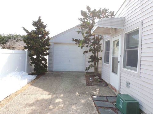 2674 Shirley Ln, North Bellmore, NY 11710-4638