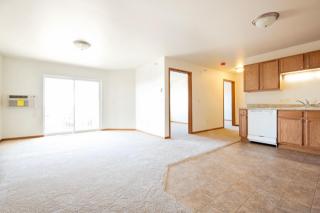 2031 33rd St, Minot ND  58703 exterior