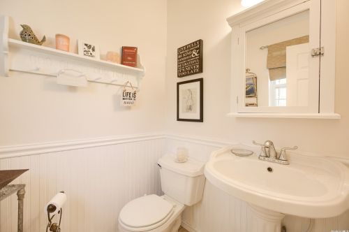 81 Drew Dr, Eastport NY  11941-1334 exterior