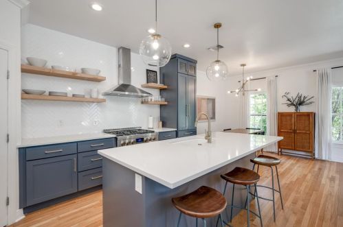 915 38th 1/2 St, Austin TX  78751-5216 exterior