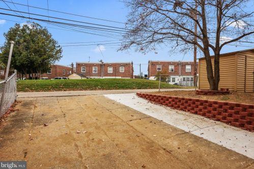 8522 Castor Ave, Philadelphia PA  19152-1208 exterior