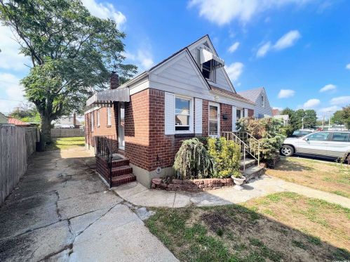 47 Fieldmere St, Floral Park, NY 11003-2037