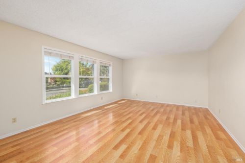 556 Drake Dr, Santa Rosa, CA 95409-3266