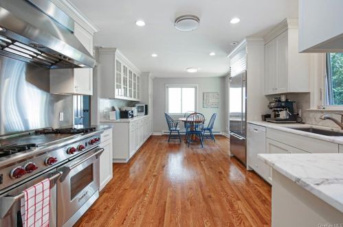 55 Fayette Rd, Scarsdale NY  10583-7156 exterior