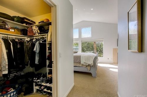 136 Valero Cir, Calabasas CA  91377-5551 exterior