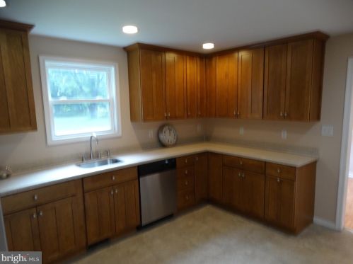 834 Hughes Dr, Trenton NJ  08690-1208 exterior