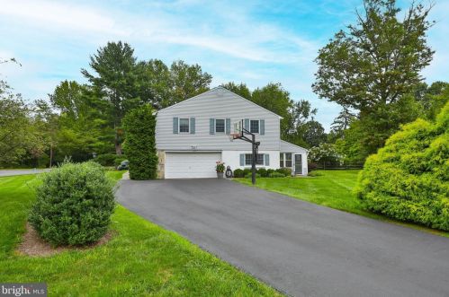 1025 Larch Cir, Blue Bell, PA 19422-1531