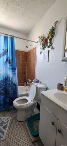 8121 Daly Rd, Cincinnati OH 45231-5702 exterior