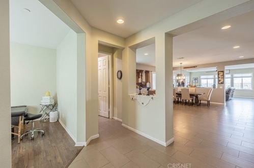 20525 Brookie Ln, Santa Clarita, CA 91350-3679