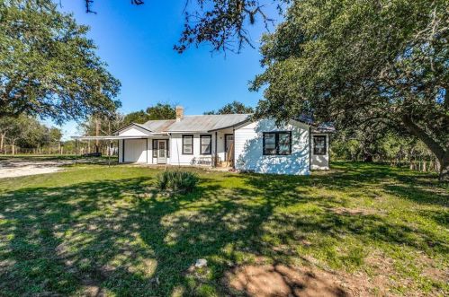 214 Gerald Dr, Blanco, TX 78606-4707