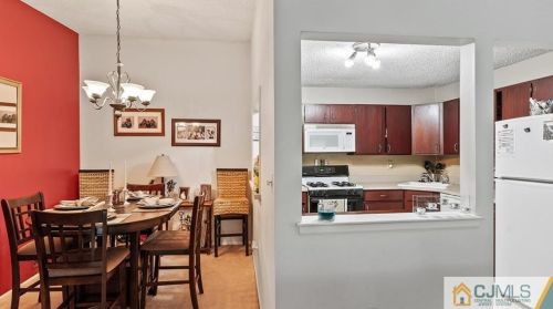 16 Willow Ct, Trenton NJ  08619-4626 exterior