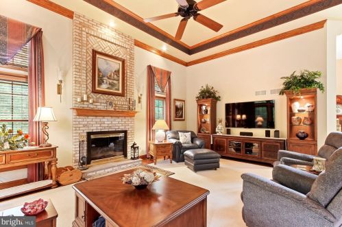 306 Deer Path Dr, Red Lion PA  17356-7800 exterior