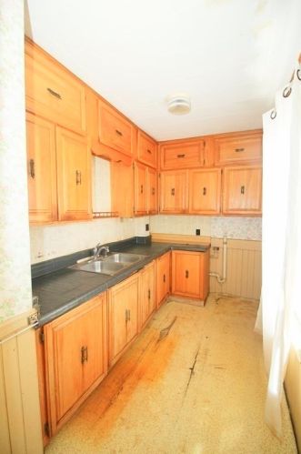 195 Millbury St, Worcester MA 01610-2801 exterior