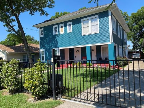 814 Elsbeth St, Dallas TX 75208-4127 exterior