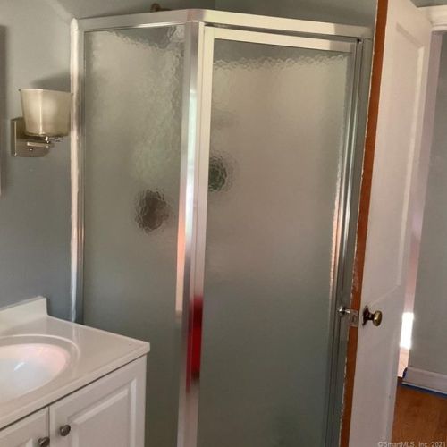 429 Elm St, Windsor Locks CT  06096-1604 exterior