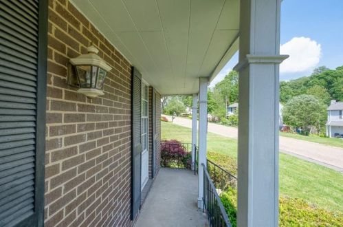 107 Lingay Dr, Glenshaw, PA 15116-1021