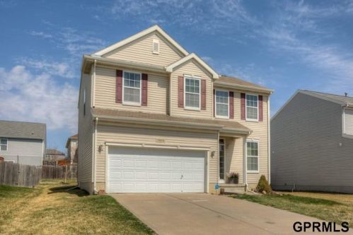 7925 152nd St, Bennington NE  68007-1584 exterior