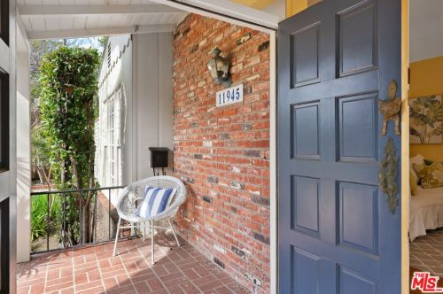 11945 Addison St, North Hollywood CA  91607-3157 exterior