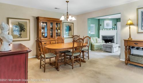 14 Robinson Ct, East Freehold NJ  07728-4327 exterior