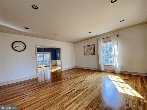 1091 Knoll Dr, Hummelstown, PA 17036-8731