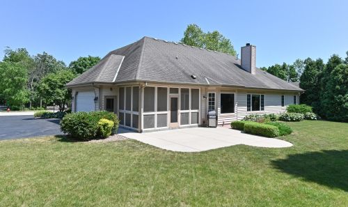 15235 Woodland Dr, Waukesha, WI 53151-1915