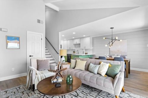 811 Highland Dr, Solana Beach, CA 92075-2491