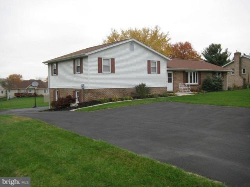 171 Sunset Dr, Hanover, PA 17331-9737