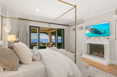 8 Rockshore Blf, Newport Beach CA  92657-2131 exterior