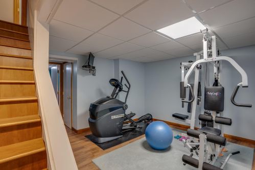 39 Hill Rd, Brookline NH  03033-2111 exterior