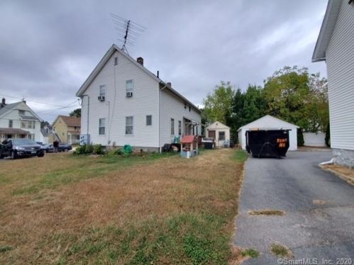 50 Church St, Moosup, CT 06354-1220