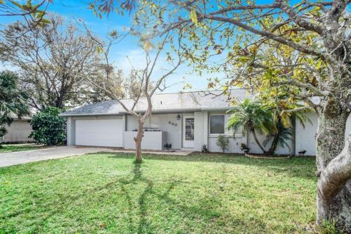 690 Altura Dr, Cocoa, FL 32927-4985