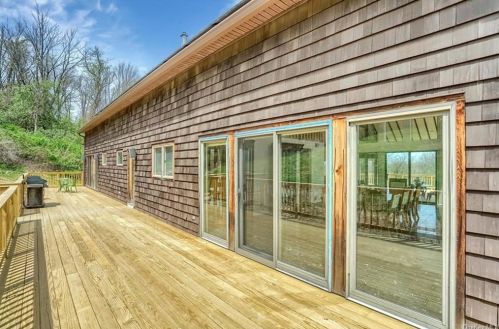 5 Peach Tree Ln, Warwick NY  10990-3133 exterior