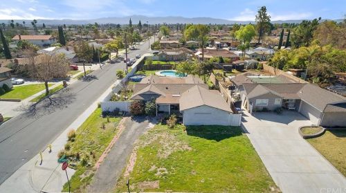 1734 Hawthorne St, Ontario, CA 91764-2218