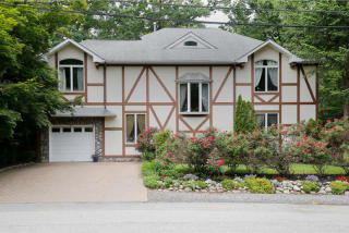 21 Lakeshore Dr, Oakland, NJ 07436-2101